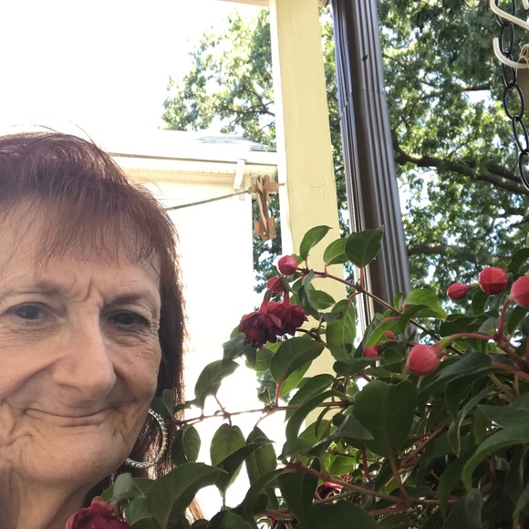 Meet your Posher, Angie - Picture 2 of 2